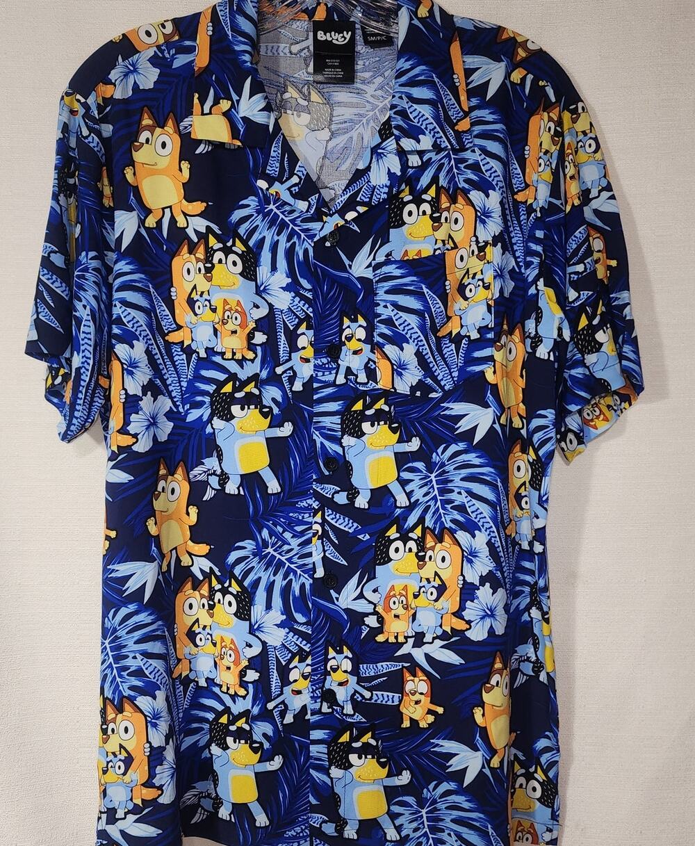 Bluey and family button down short sleeve shirt Men's size small